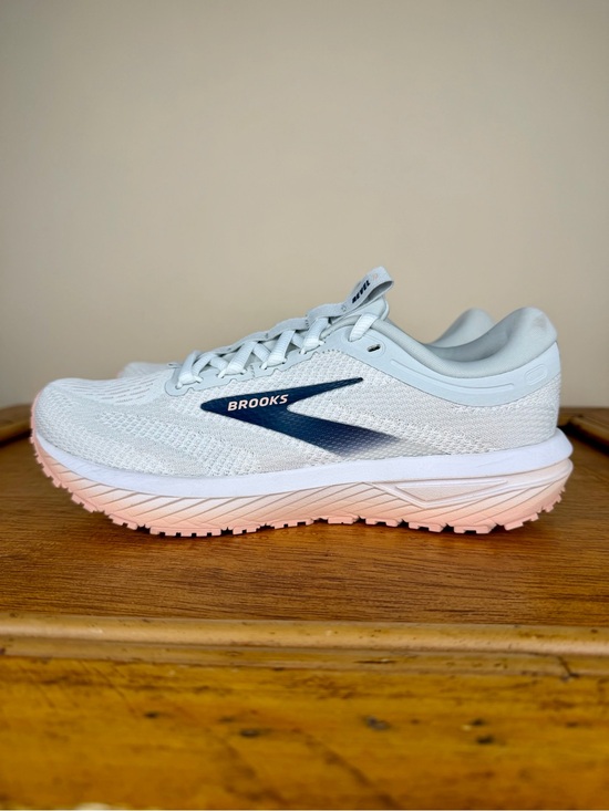 Brooks Shoes - Brooks Women's Revel 7 Running Shoe Size 7.5 “Oyster / Peach”